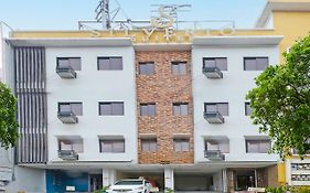 Oyo 896 Silverio Suites