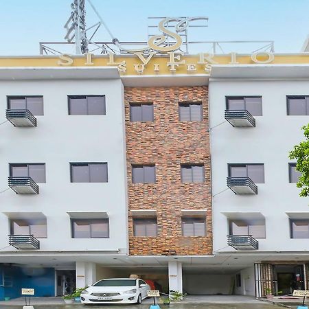 Oyo 896 Silverio Suites Manila Exterior photo