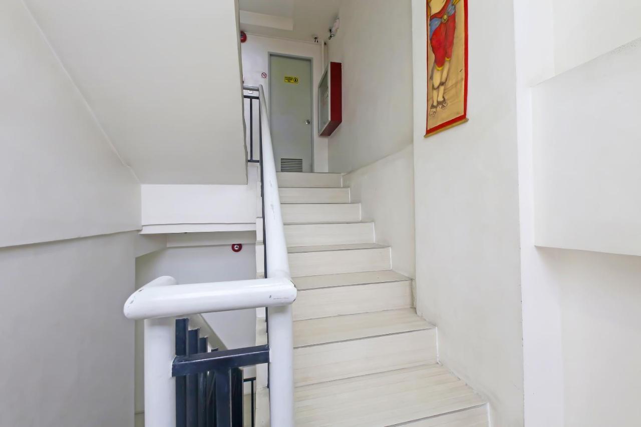Oyo 896 Silverio Suites Manila Exterior photo