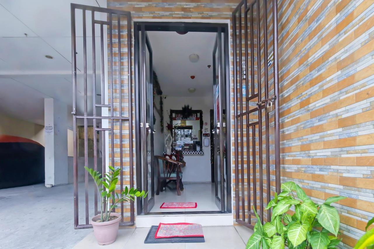 Oyo 896 Silverio Suites Manila Exterior photo