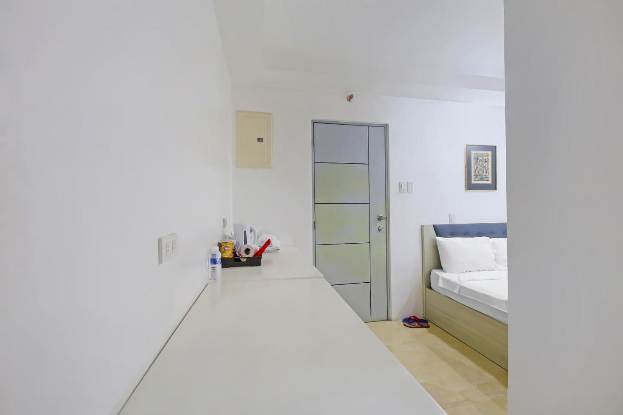 Oyo 896 Silverio Suites Manila Exterior photo