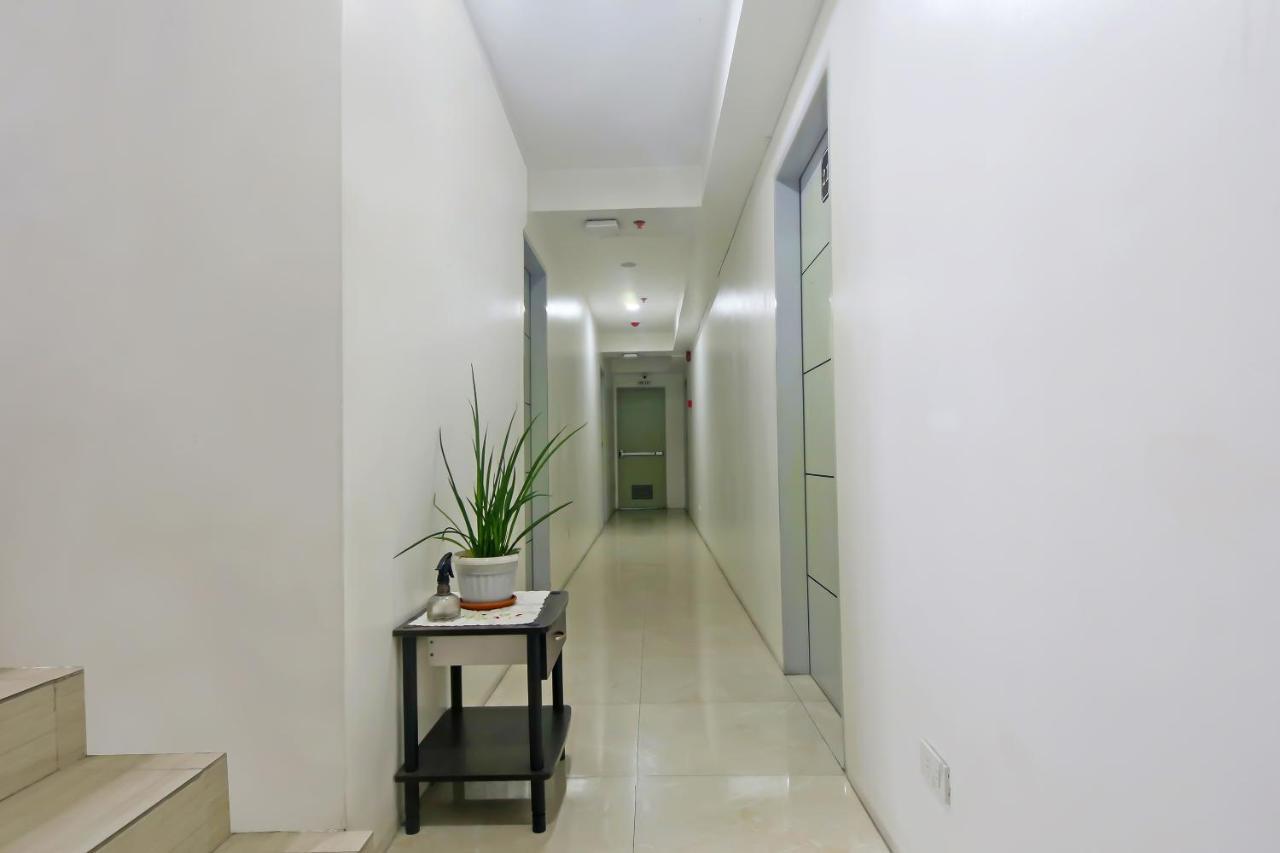Oyo 896 Silverio Suites Manila Exterior photo